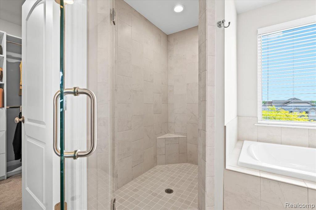 10611 STONEY POINT Drive, South Lyon, MI 48178 — Photo 24