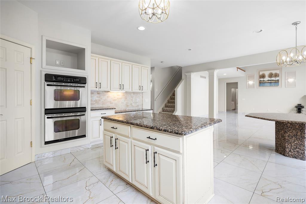 7083 Chatham Court, West Bloomfield, MI — Photo 22