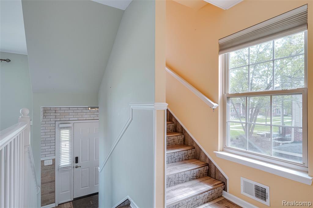 454 Old Pine Way, Walled Lake, MI 48390 — Photo 10