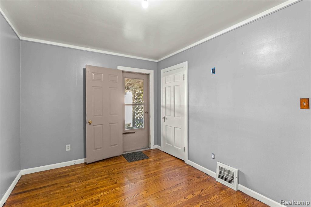 7642 Normile Street, Dearborn, MI 48126 — Photo 17