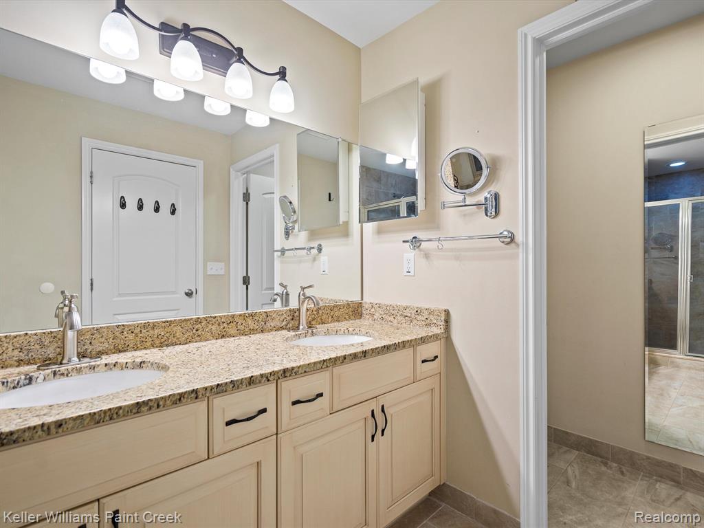 46267 Terrace Drive, Shelby Twp, MI 48317 — Photo 28
