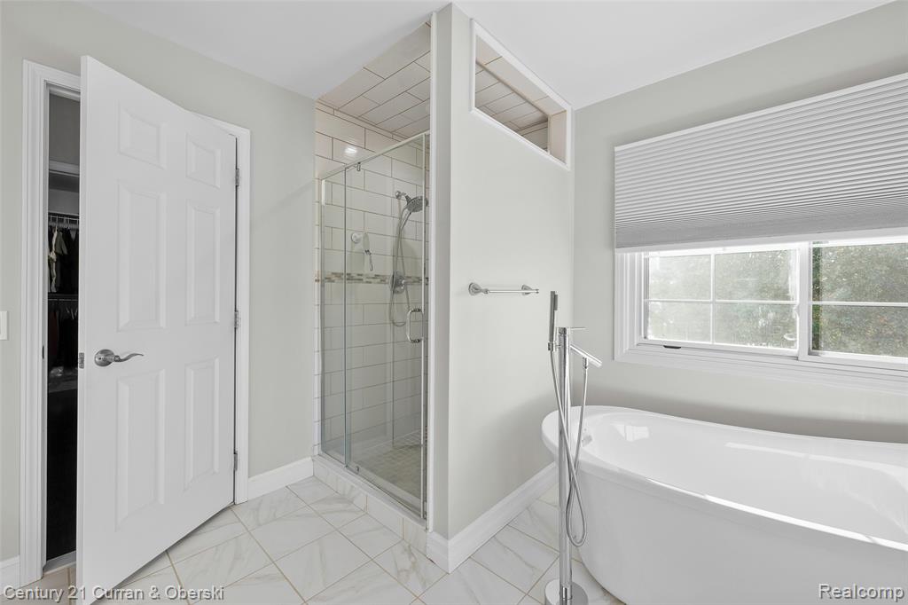 48279 Chesterfield Drive S, Dearborn, MI 48187 — Photo 30