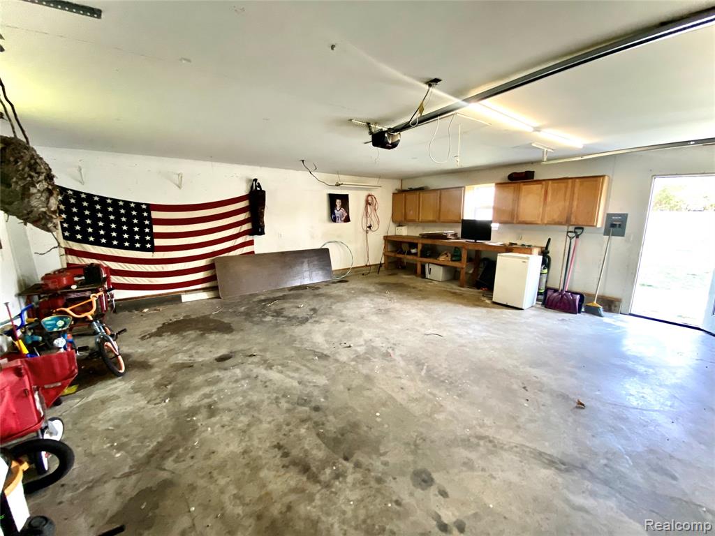 8474 Chesterfield Drive, Swartz Creek, MI 48473 — Photo 8