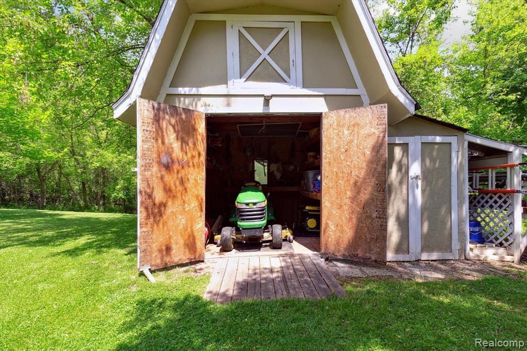 898 ROWLAND Road, Leonard, MI 48367 — Photo 48