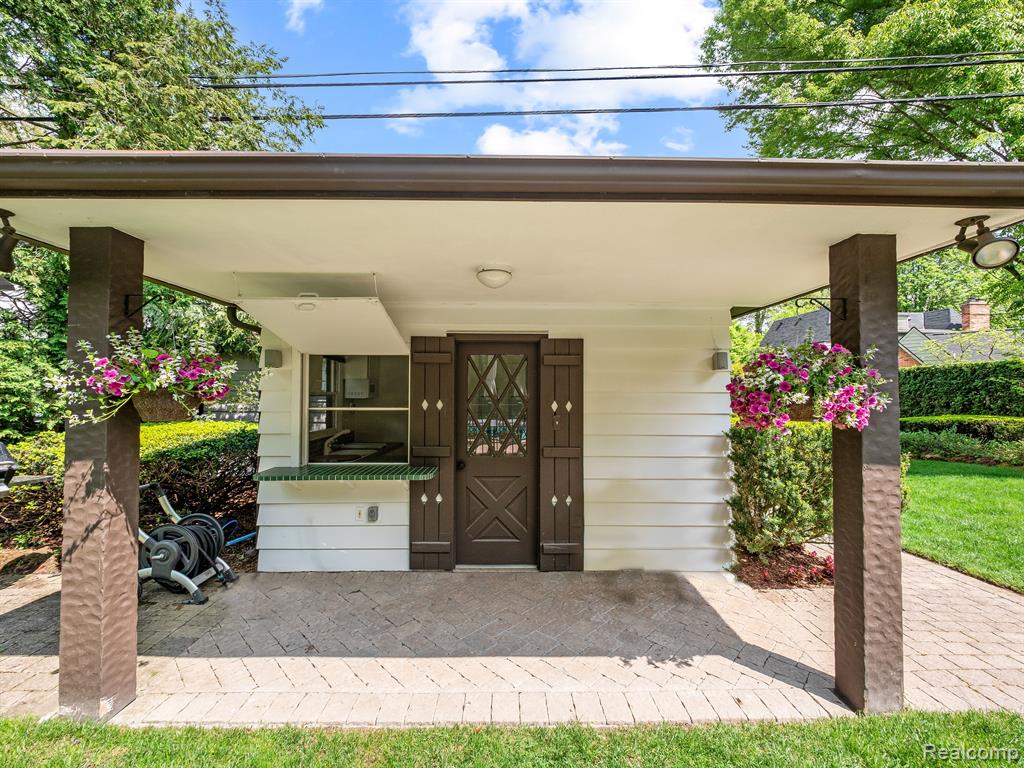 404 LINDEN Road, Birmingham, MI 48009 — Photo 41