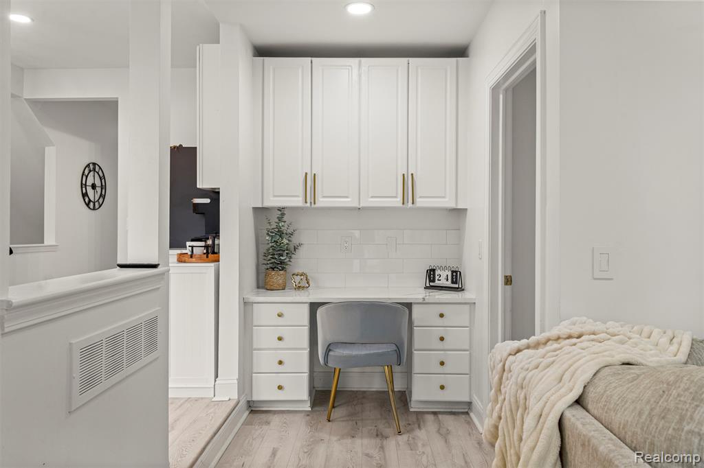 1065 Equestrian Drive, South Lyon, MI, 48178