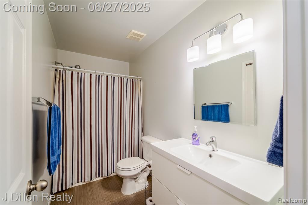5778 Savoy Drive, Waterford, MI 48327 — Photo 24