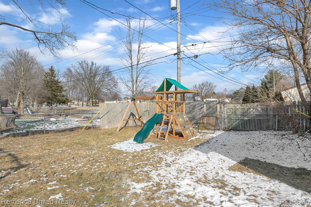 8906 E DEBORAH, Livonia, MI 48150 — Photo 7