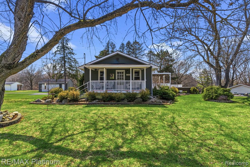 11124 White Lake Road, Fenton, MI 48430 — Photo 9