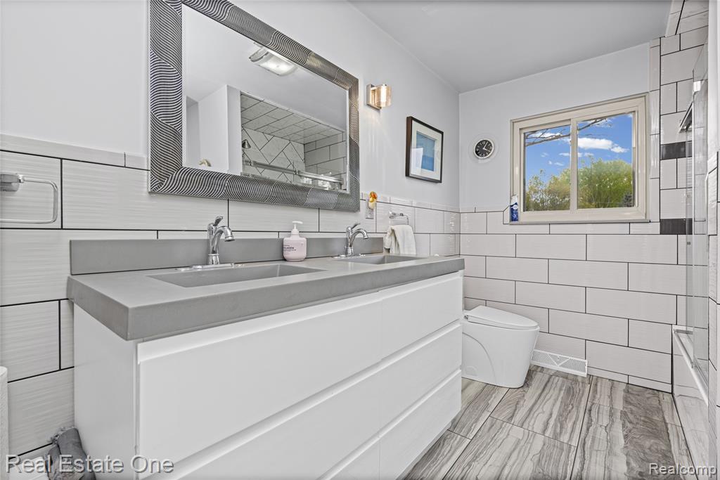 26336 Pillsbury Street, Farmington, MI 48334 — Photo 39