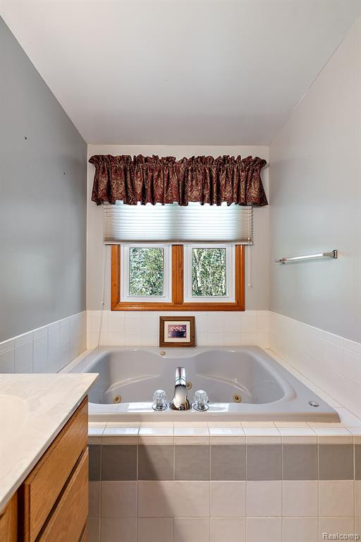 10161 LONGFORD Drive, South Lyon, MI 48178 — Photo 11