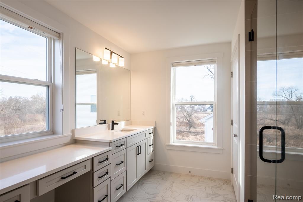 5556 Hobart Court, West Bloomfield, MI — Photo 28