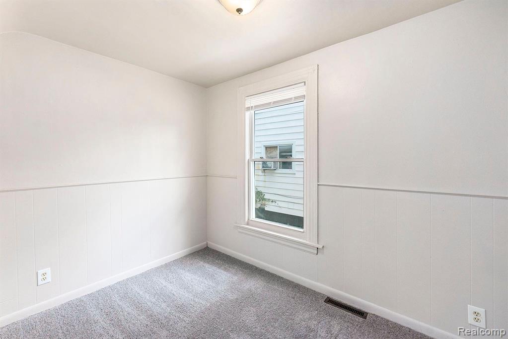 8425 CHALMERS Avenue, Warren, MI 48089 — Photo 6