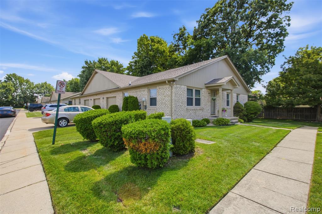 41837 King Edward Court, Clinton Twp, MI 48038 — Photo 2