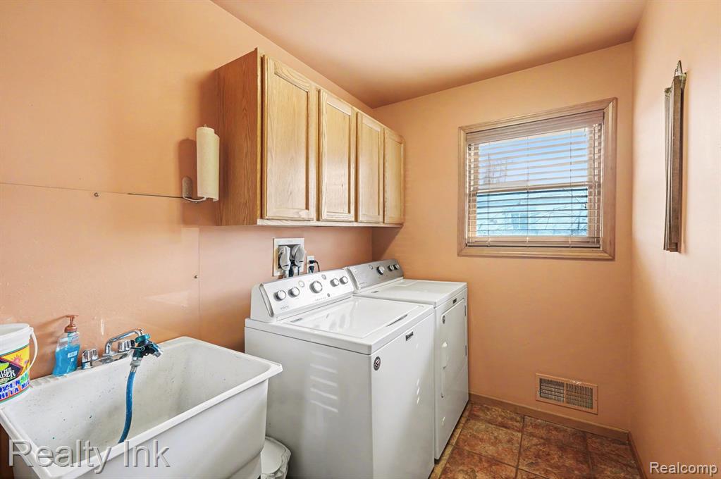 27132 Groveland Street, Madison Heights, MI 48071 — Photo 15