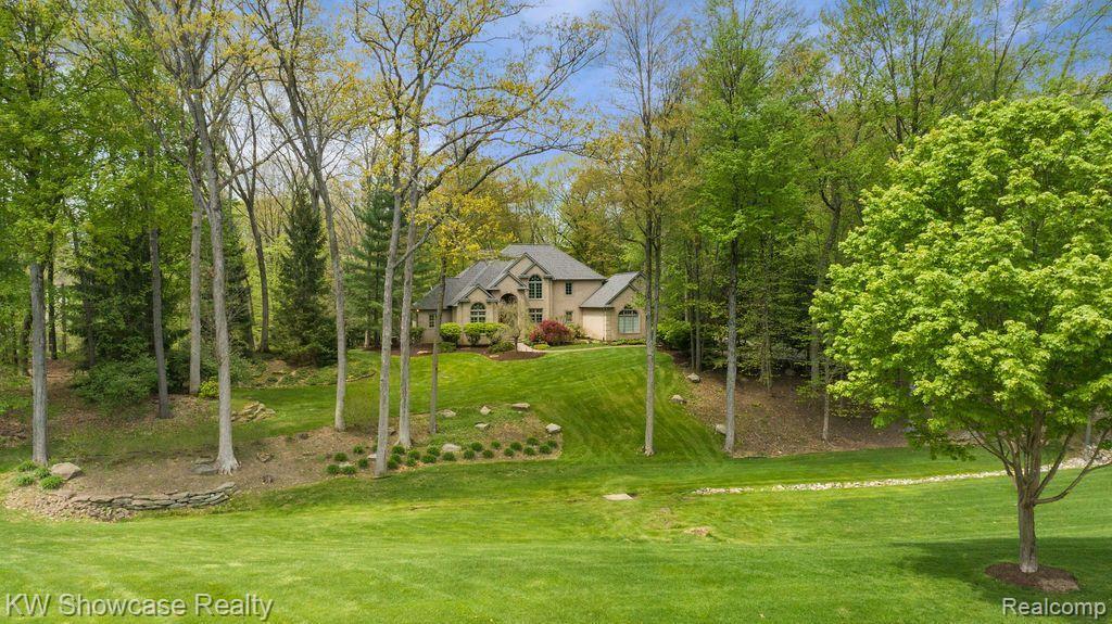 6061 TURNBERRY Drive, Commerce Twp, MI 48382 — Photo 3