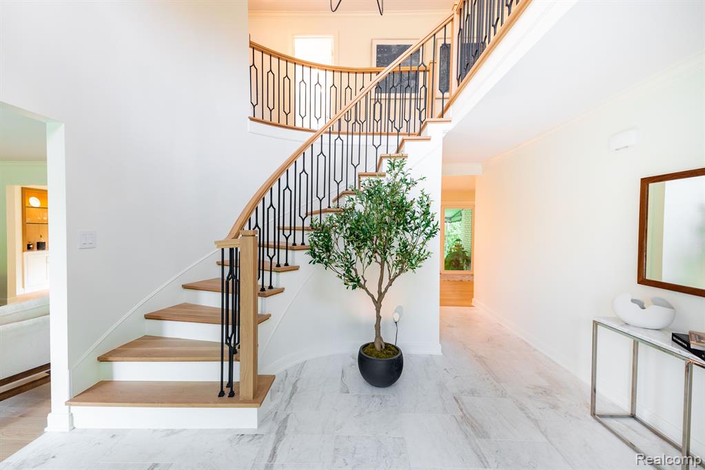 655 CANTERBURY Road, Grosse Pointe Woods, MI 48236 — Photo 8
