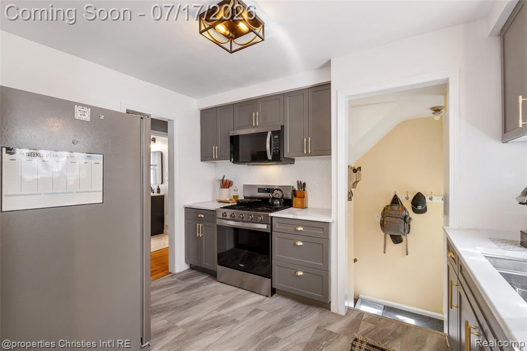 20855 Lochmoor Street, Harper Woods, MI 48225 — Photo 10