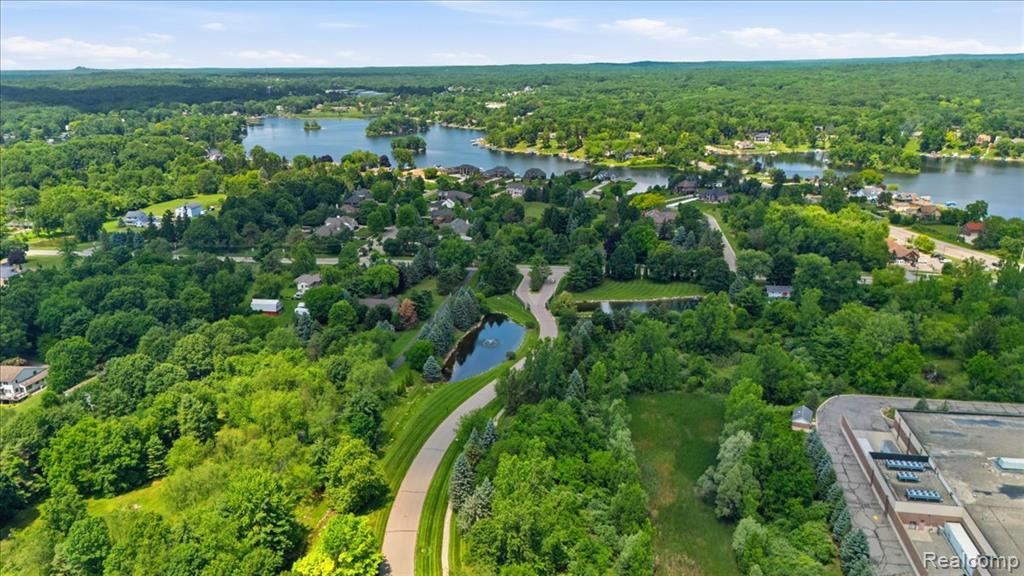 10005 Creekwood Trail, Davisburg, MI 48350 — Photo 78