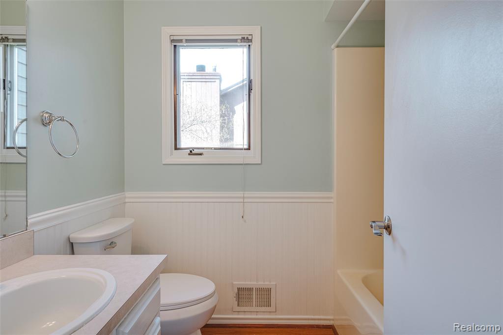 461 Alexander Drive, Commerce Twp, MI 48390 — Photo 32