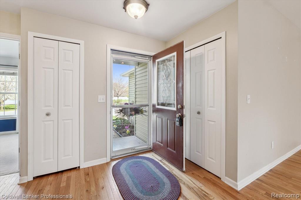 713 MARY ANN Drive, Holly, MI 48442 — Photo 2