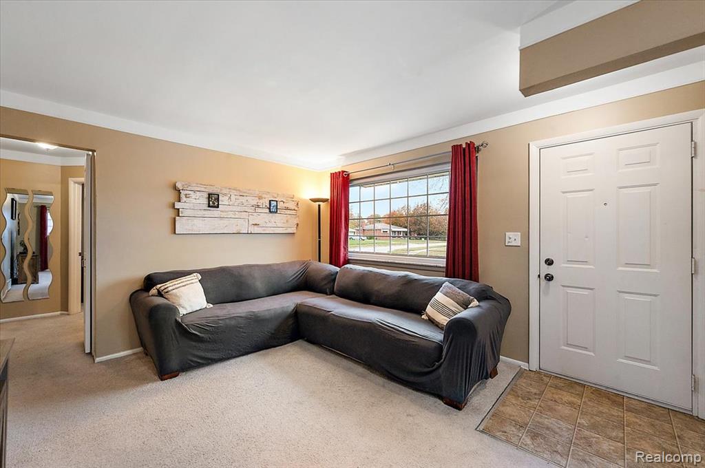 18053 S Wind Drive, Fraser, MI 48026 — Photo 17