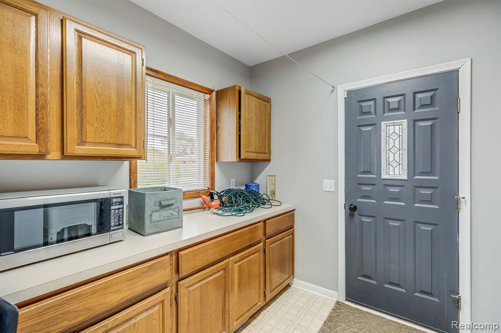 8527 METROPOLITAN Parkway, Sterling Heights, MI 48312 — Photo 29