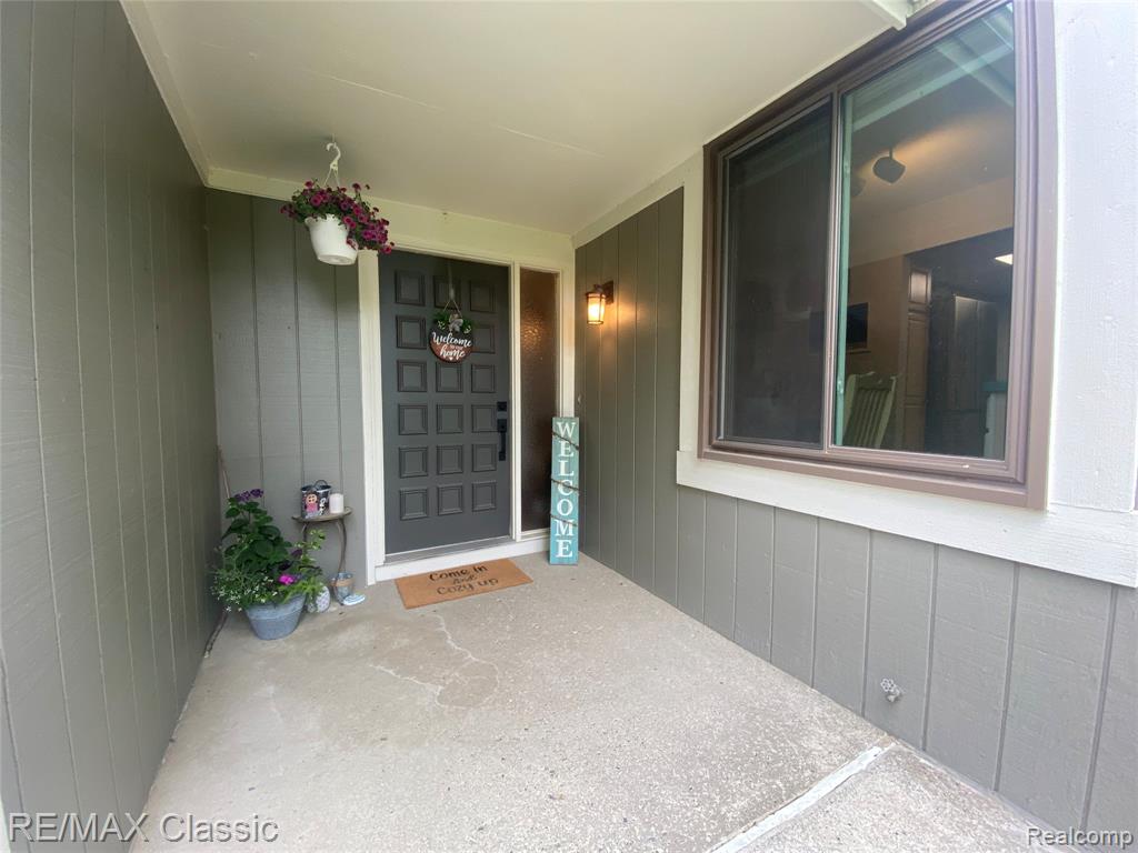 854 YORKTOWN Court, Northville, MI 48167 — Photo 2
