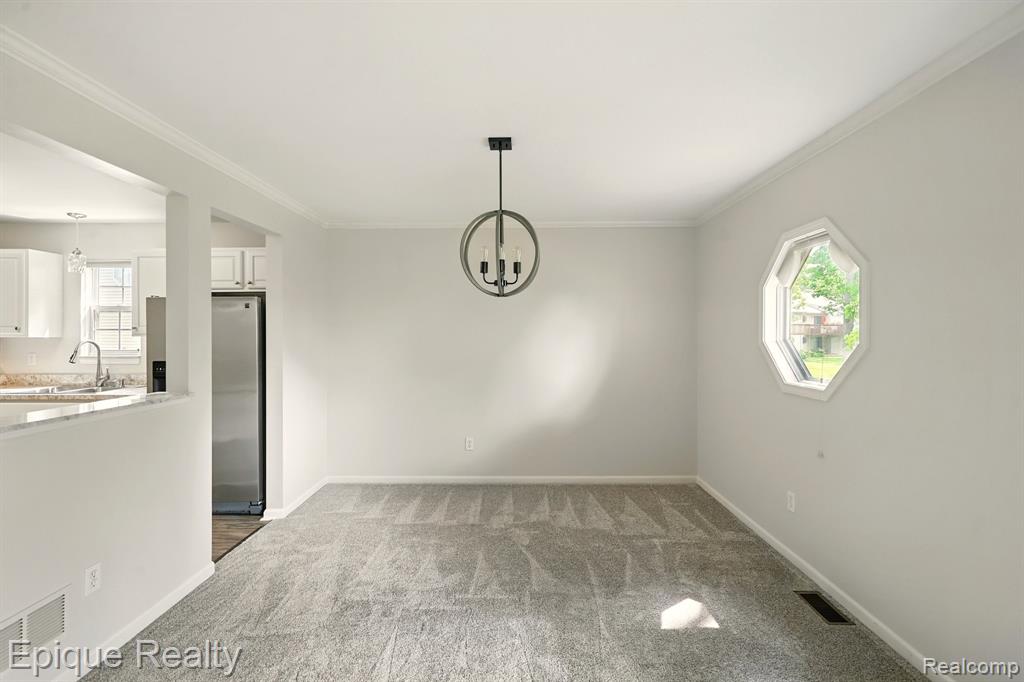 4977 OAK HILL Drive, Waterford, MI 48329 — Photo 13