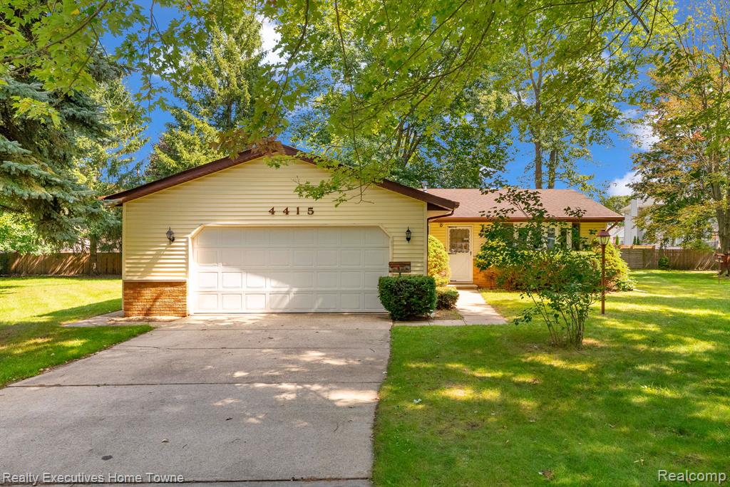 4415 Cambridge Drive, Port Huron, MI 48060 — Photo 2