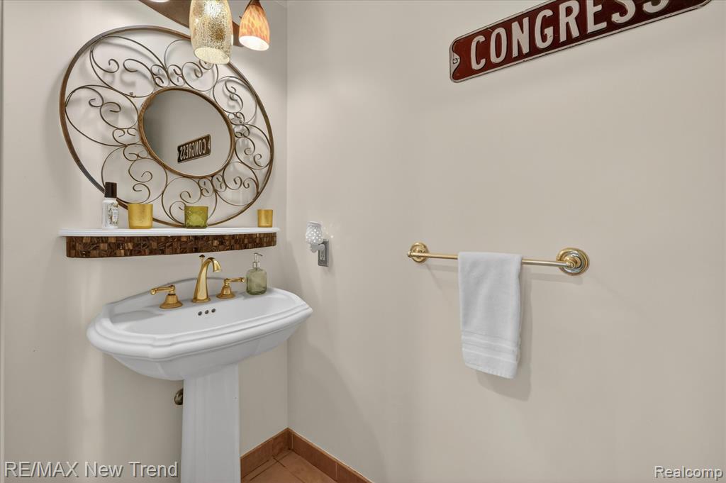 5721 Coralwood Court, Commerce Twp, MI 48382 — Photo 27