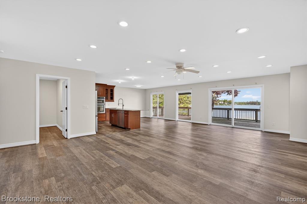 3695 Lotus Drive, Waterford, MI 48329 — Photo 6