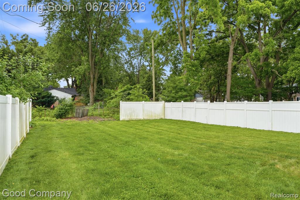 8431 Kenberton Drive, Oak Park, MI 48237 — Photo 39