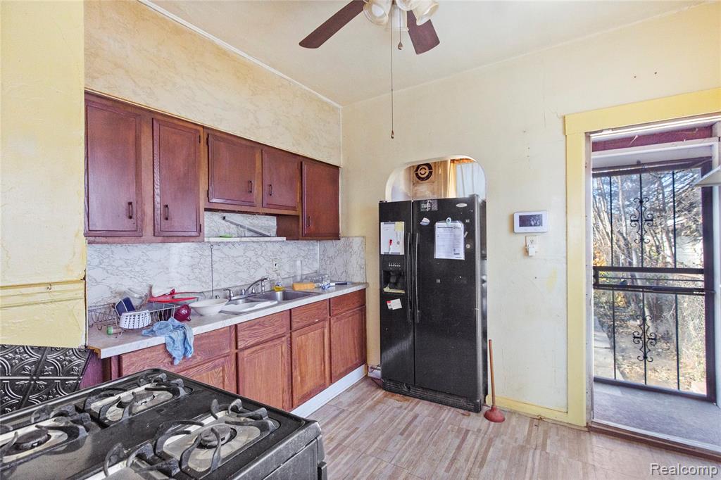 5049 Pennsylvania Street, Detroit, MI 48213 — Photo 12