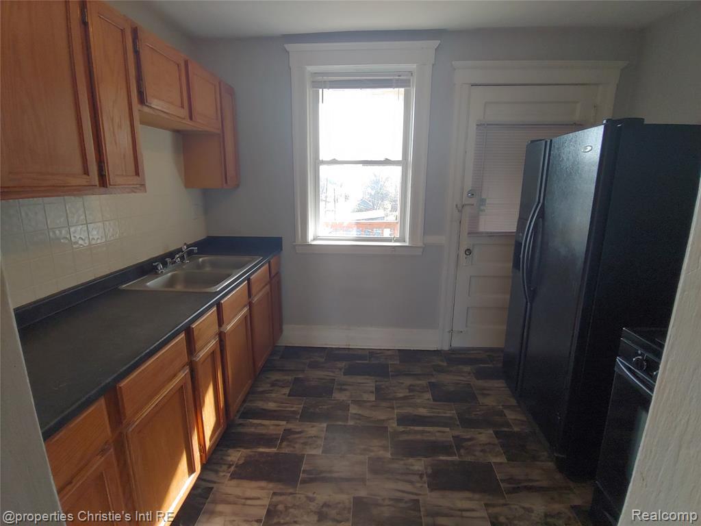 1535 W CANFIELD Street - Photo 3