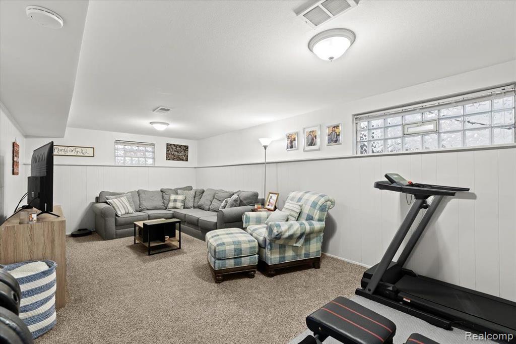 4724 S TUXEDO Drive, Warren, MI 48092 — Photo 16