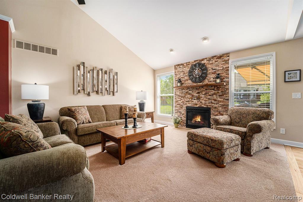 1360 Gloucester Court, Commerce Twp, MI 48390 — Photo 4