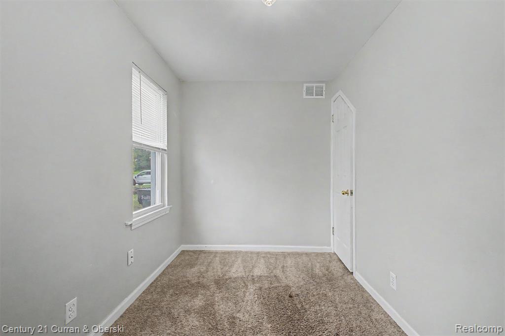 5160 Hazel Street, Dearborn Heights, MI 48125 — Photo 10