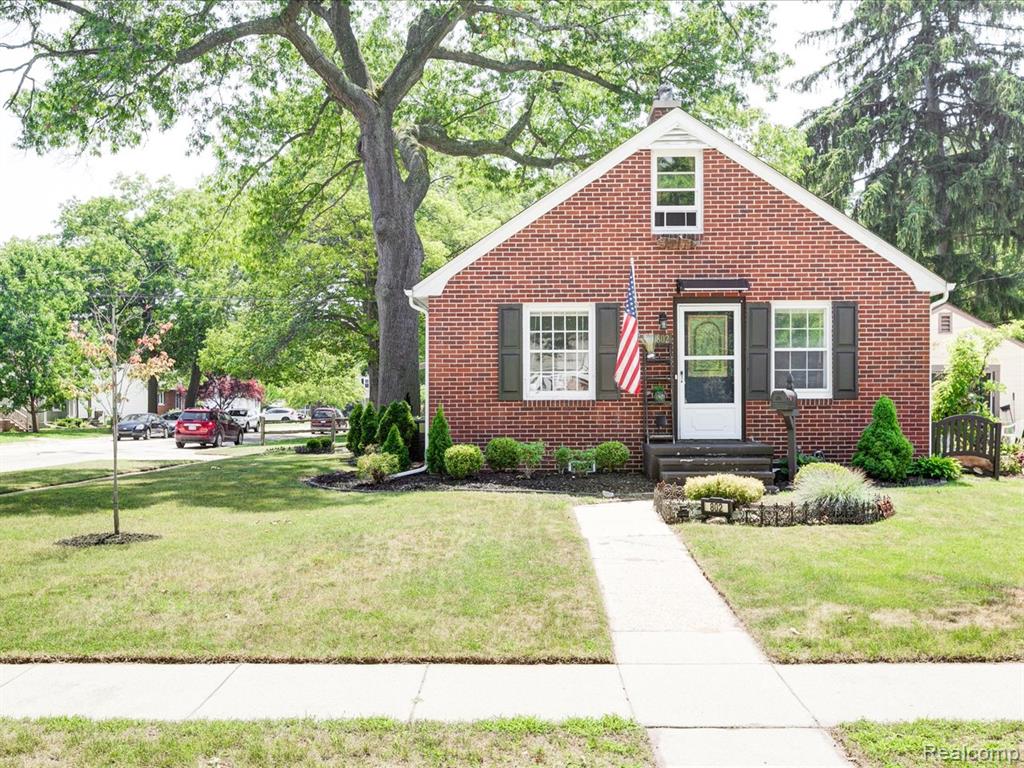 802 Edison Boulevard, Port Huron, MI 48060 — Photo 30