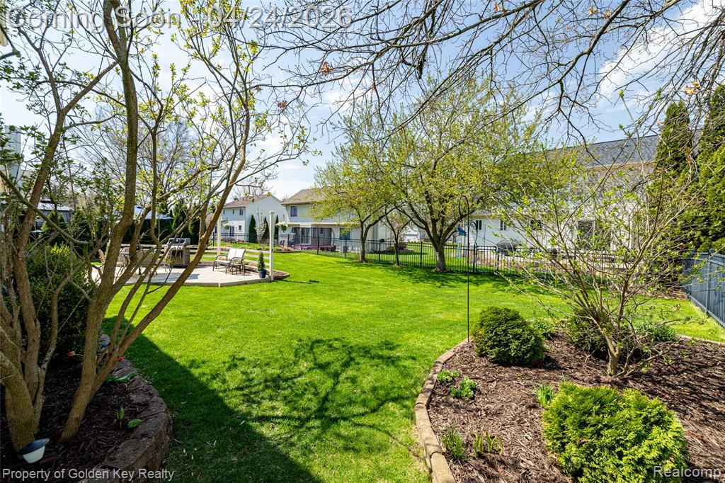 403 S Pine Creek Court, Waterford, MI 48327 — Photo 3