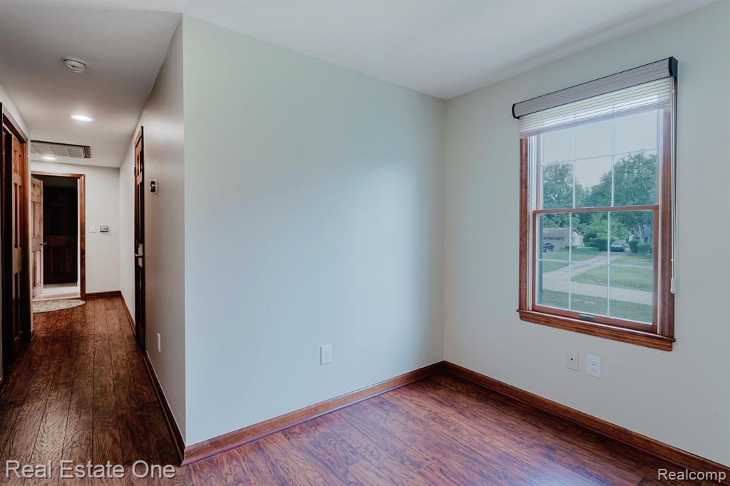 454 Lesdale Drive, Troy, MI 48085 — Photo 32