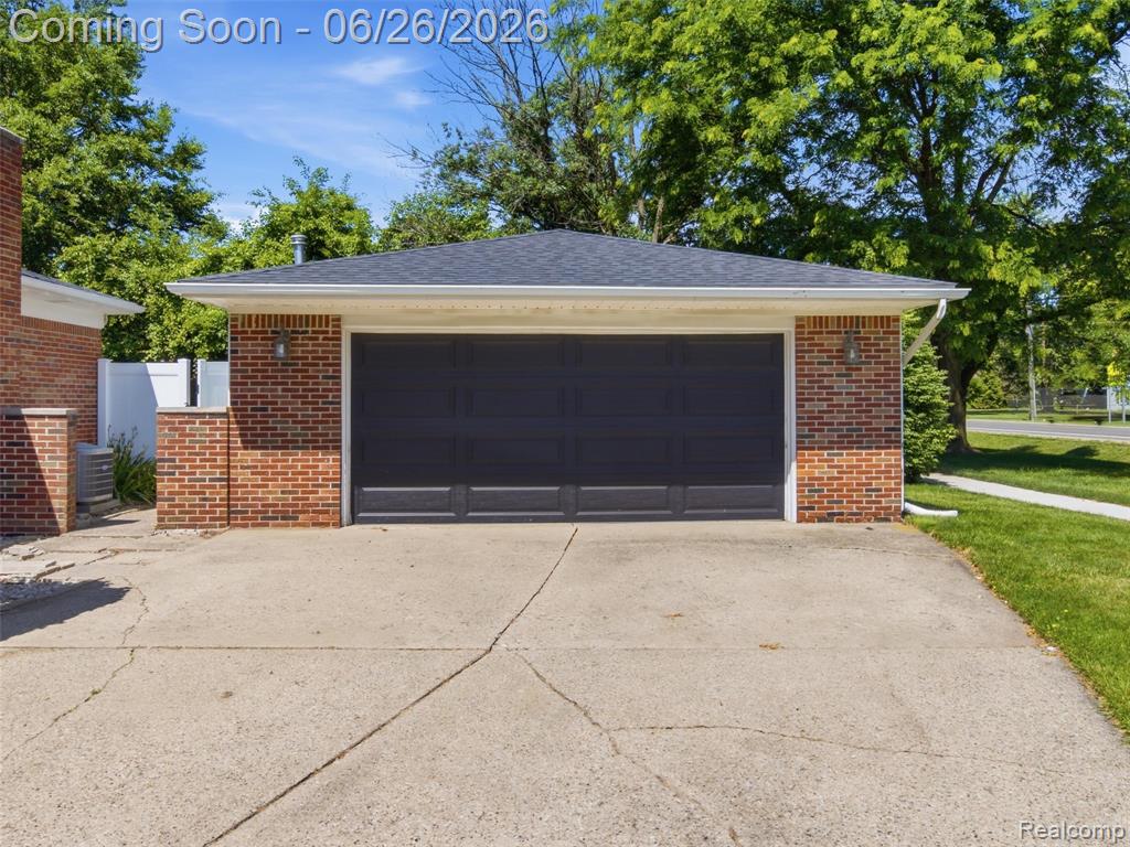 40963 Flagstaff Drive, Sterling Heights, MI 48313 — Photo 28