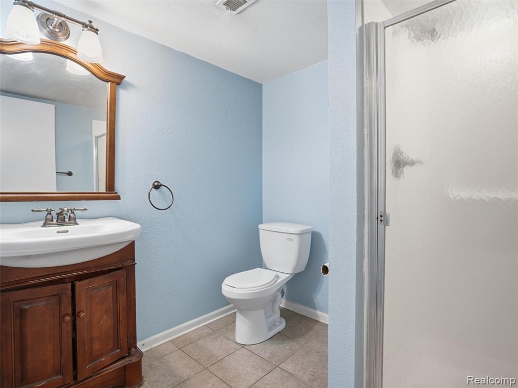 2439 N Long Lake Road, Fenton, MI 48430 — Photo 19