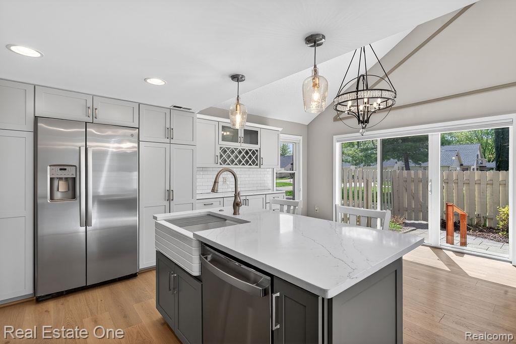 42660 Elizabeth Place, Clinton Twp, MI 48038 — Photo 3