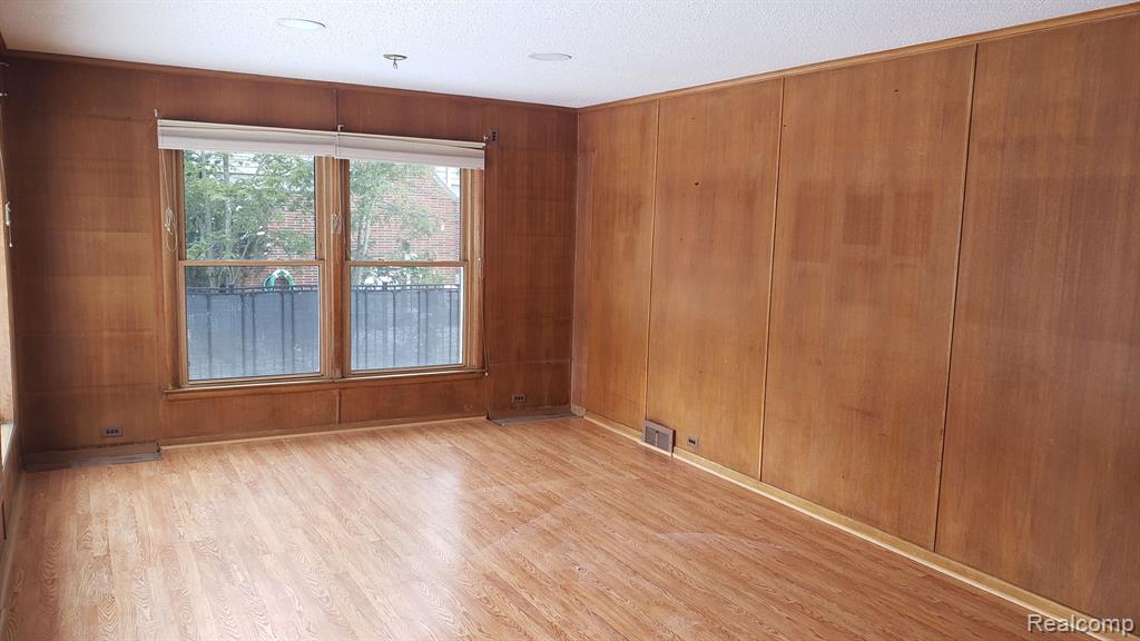 730 WOODCREST Drive, Dearborn, MI 48124 — Photo 7