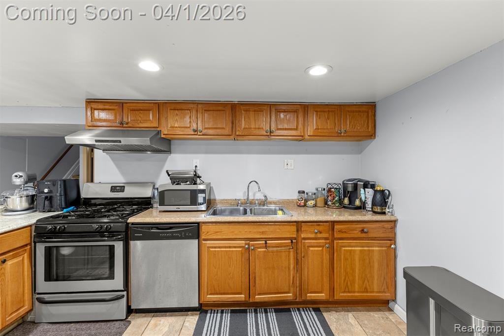 7351 N Gulley Road, Dearborn Heights, MI 48127 — Photo 38