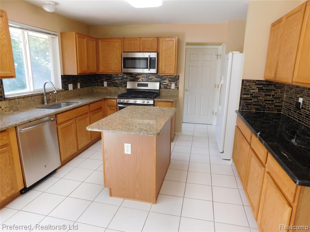 47243 FAIRLAWN, Canton, MI 48188 — Photo 5
