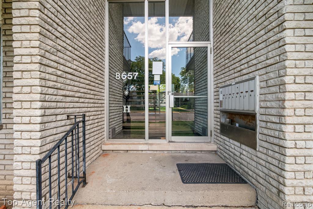 8657 Kennedy Circle, Warren, MI 48093 — Photo 23