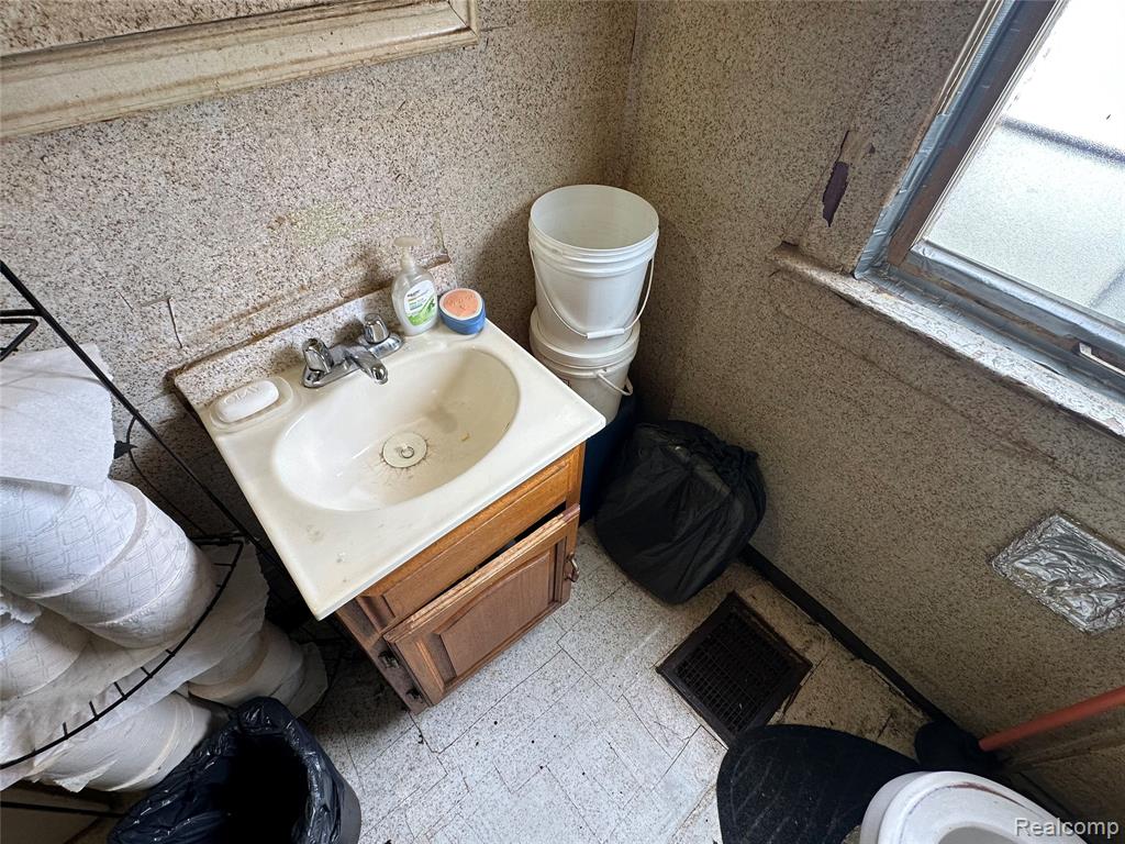 5042 Pennsylvania Street, Detroit, MI 48213 — Photo 44