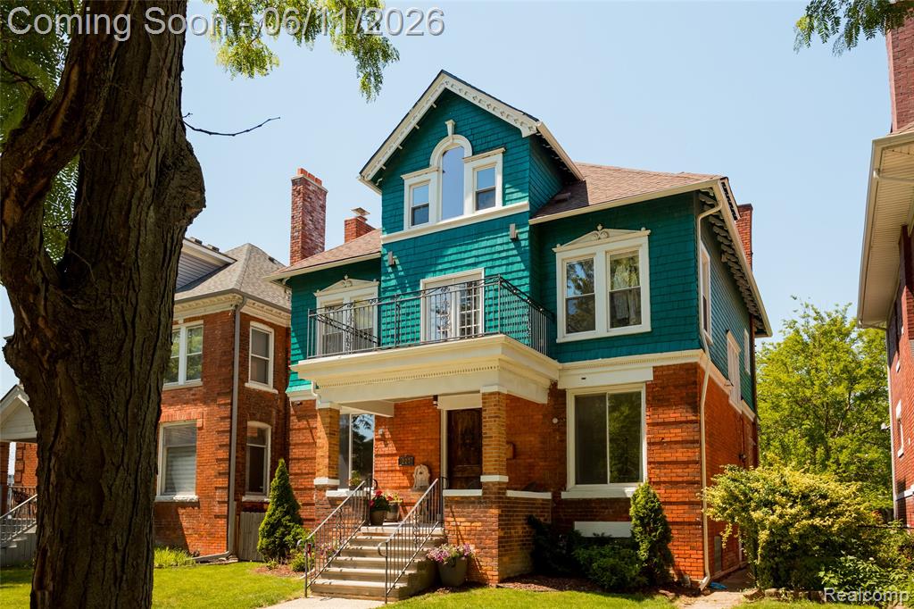 227 Melbourne Street - Photo 2